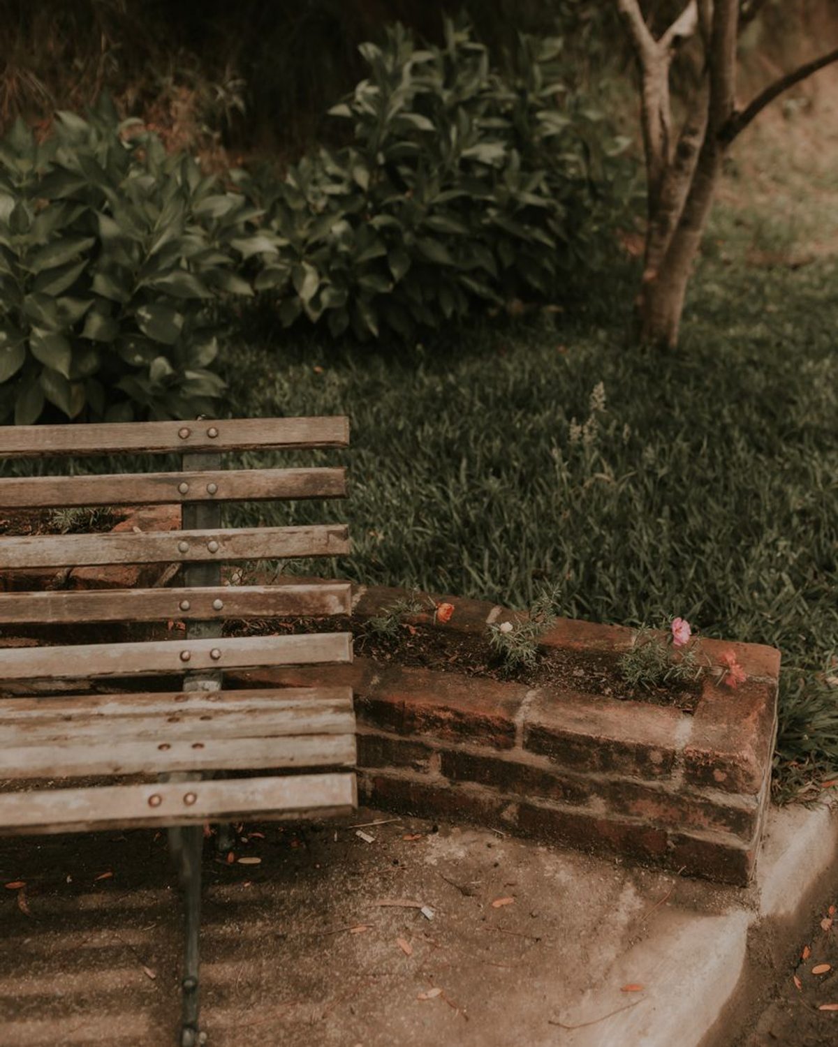 Engawa Outdoor Bench in natural teak on a stone courtyard terrace.