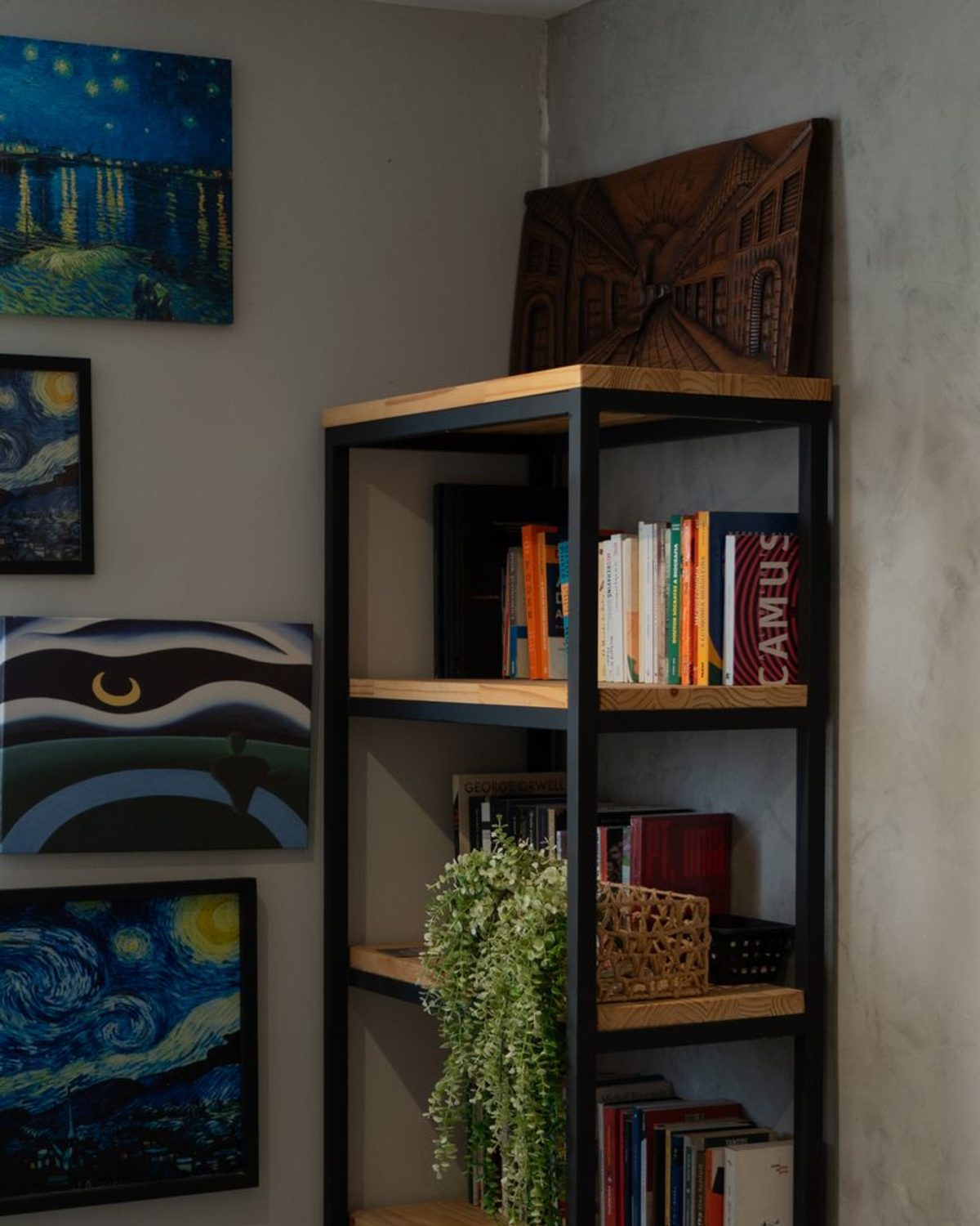 Hako Shelving single bay in blackened steel with natural oak shelves, three-quarter view.
